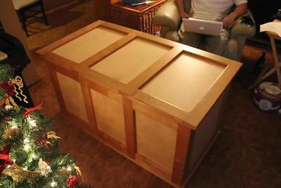 Keepsake chest in alder with maple panels