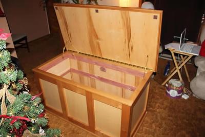 The maple and alder chest with the lid open